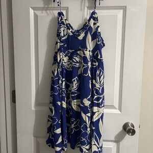 Patrons of piece flowy ruffled dress size M